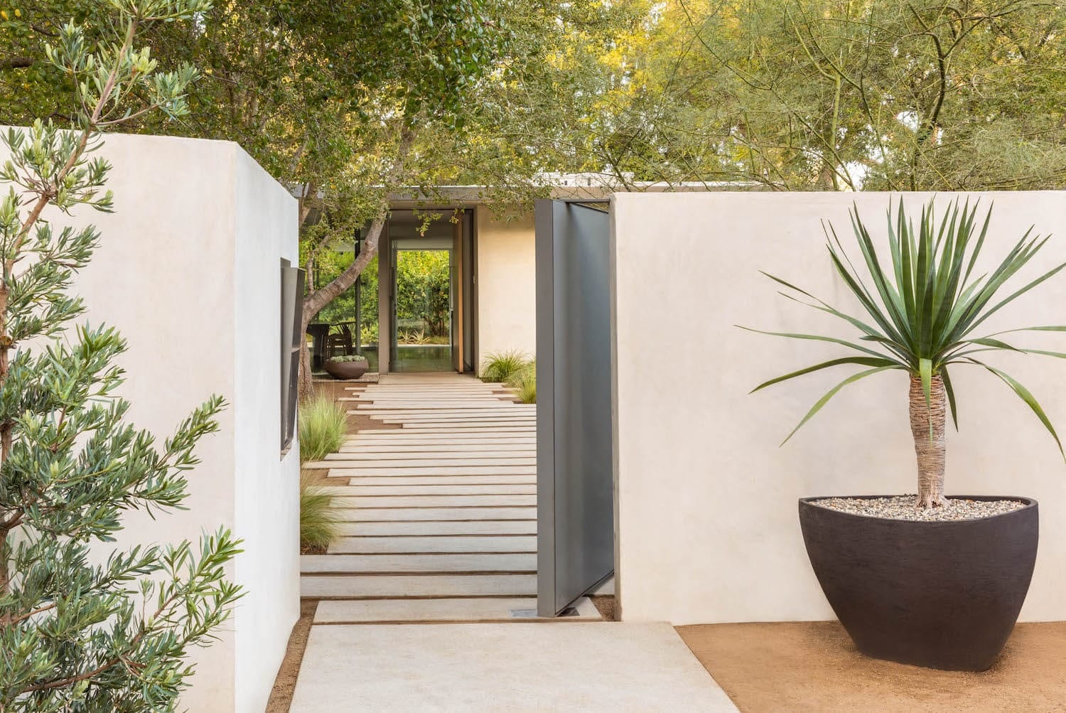 Private gated entrance to a Fryman Canyon Estates property